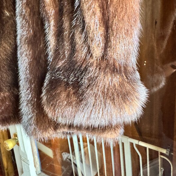 Full Length, Female Skins, Mahogony Mink with Shawl & Banded Cuff - Picture 4 of 14